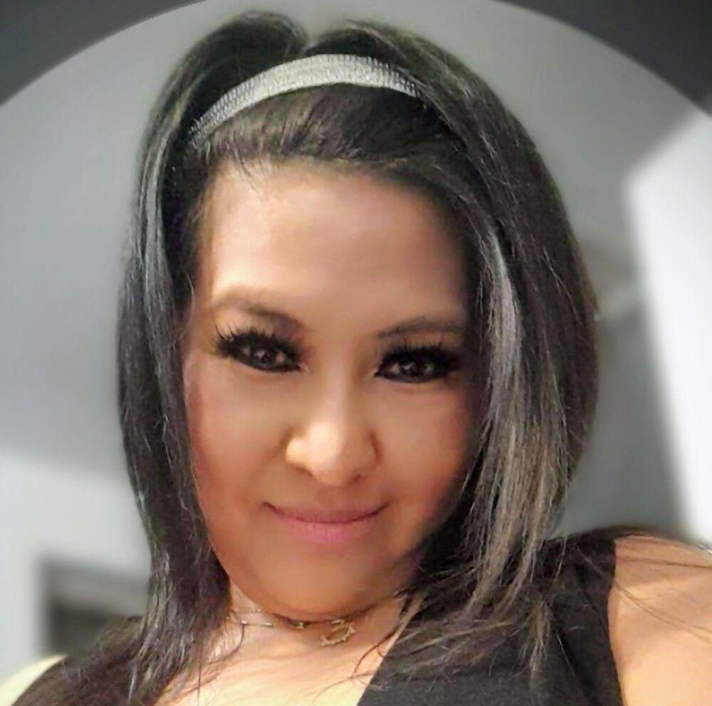 Meet your Posher, Yoly